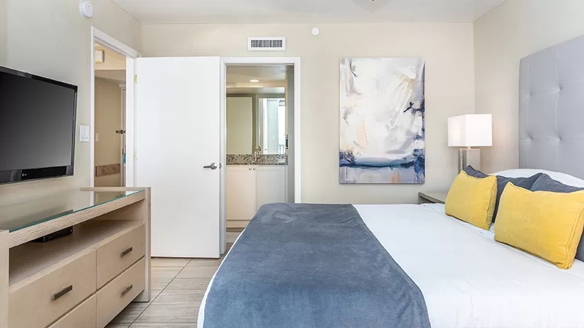 King-size bed in separate bedroom
