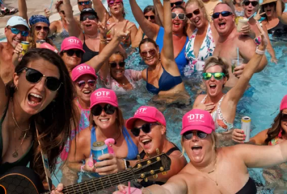 A group enjoying the Island Hopper Songwriter Fest